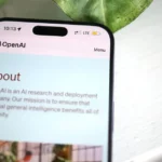 Smartfonas su dirbtinio intelekto funkcijomis