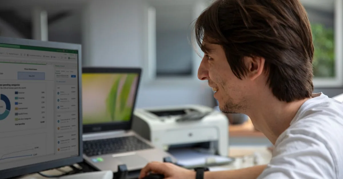 Biuro aplinka su moderniomis technologijomis